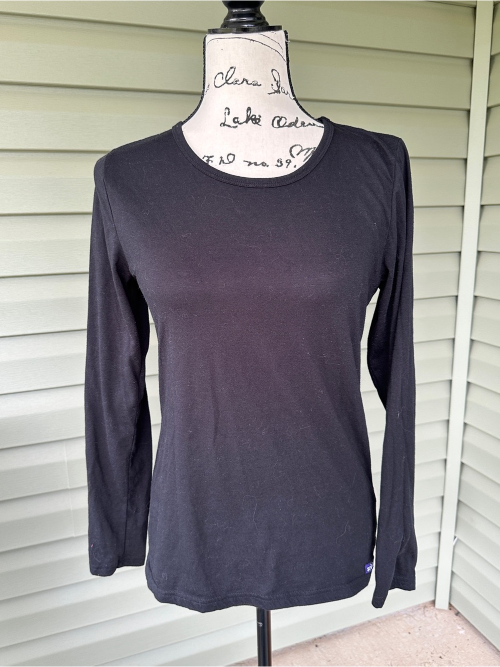 Sivvan Everyday Black Long-Sleeve Crew Tee size M great under scrubs or layering